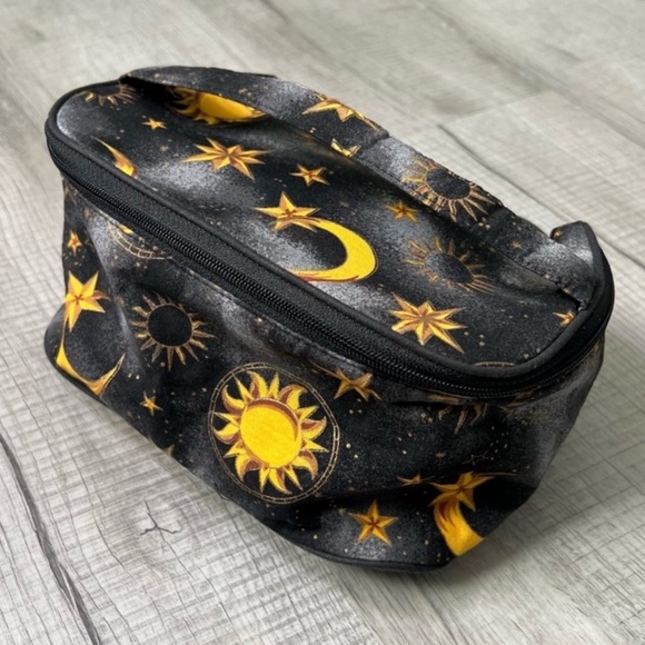 OSCAR DE LA RENTA CELESTIAL SUN MOON STARS SOLAR TRAVEL COSMETIC MAKEUP CASE - Picture 1 of 11